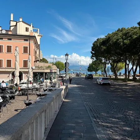 Chiara's Exclusive In Desenzano * 데센자노델가르다